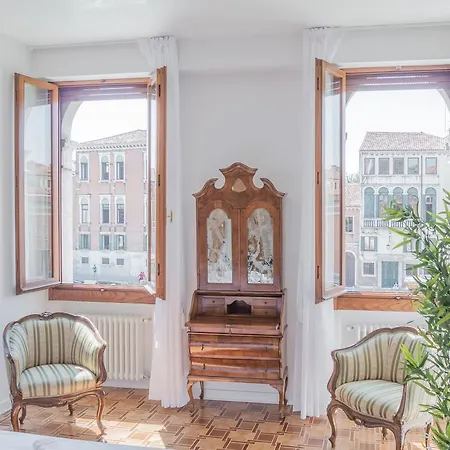 Luxury On Grand Canal By Wonderful Italy Apartment
